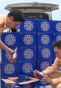 Quảng Trị bắt vụ vận chuyển hơn 400 chai rượu lậu