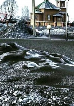 Tuyết “đen” gây ô nhiễm tại Siberia (Nga)