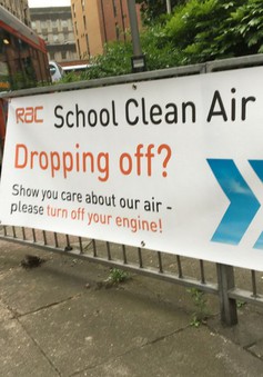Các trường học tại Anh phải cách xa đường giao thông để tránh các bệnh hô hấp