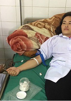 Nhân viên y tế tại đảo Bạch Long Vĩ hiến máu cứu bệnh nhân nữ chửa ngoài tử cung vỡ