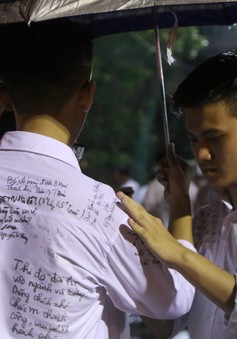 Lễ tri ân trưởng thành đầy xúc động của học sinh lớp 12 trường THPT Yên Hòa