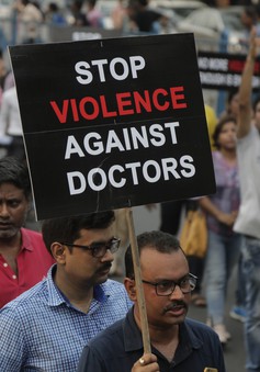 Bác sĩ Ấn Độ bãi công phản đối bạo hành
