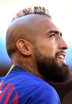 Vidal lại “cơm chẳng lành, canh chẳng ngọt” với Barcelona