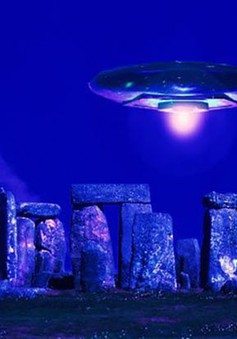 Bãi đá cổ Stonehenge được xây dựng bởi người ngoài hành tinh?