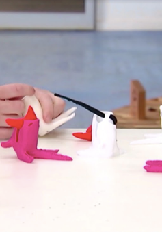 Học sinh làm chi giả in 3D cho gà