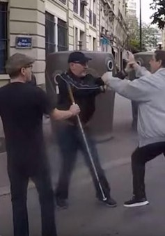 Pháp phạt nặng hành vi tấn công người khiếm thị