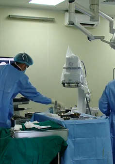 Bệnh viện Đa khoa Đức Giang sử dụng robot phẫu thuật cột sống