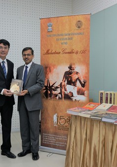 Đại sứ quán Ấn Độ tặng 36 cuốn sách cho Thư viện Quốc gia Việt Nam