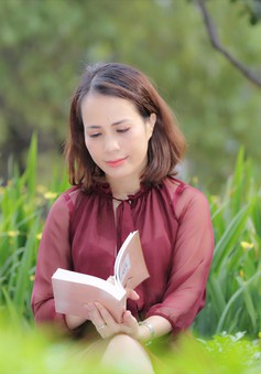 Tiến sĩ, nhà thơ Trương Mỹ Nhân: Niềm vui của tôi là được viết