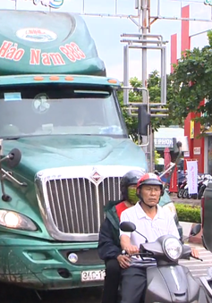 Ám ảnh xe tải né trạm thu phí, đi vào đường nội thị tại thị xã Quảng Yên