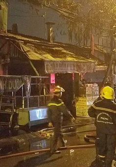TP.HCM: Cháy lớn thiêu rụi 9 ki-ốt, 1 căn nhà