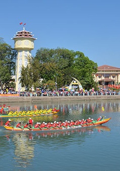 Tưng bừng lễ hội đua thuyền trên sông Cà Ty