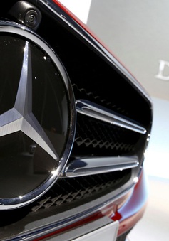 Daimler thu hồi hàng trăm nghìn xe Mercedes-Benz tại Mỹ do lỗi cửa mái
