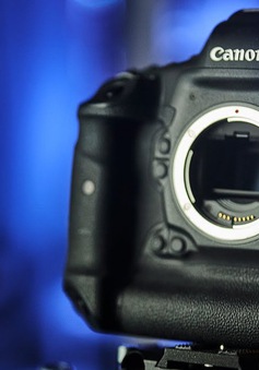 Canon ra mắt "bánh chưng" EOS-1D X Mark III