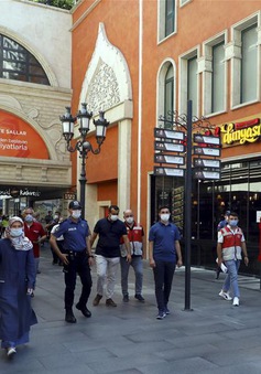 Thổ Nhĩ Kỳ cấm hút lá tại nơi công cộng do số bệnh nhân COVID-19 gia tăng