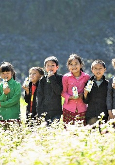 Vinamilk và Quỹ sữa Vươn cao Việt Nam trao tặng 94.000 ly sữa cho trẻ em khó khăn ở Hà Giang