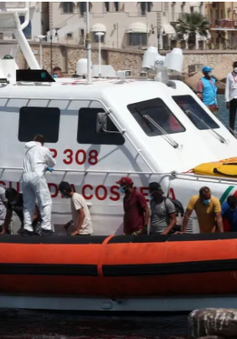 Italy triệt phá đường dây đưa người di cư bất hợp pháp, bắt giữ 19 đối tượng