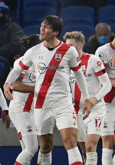 Brighton 1-2 Southampton: Southampton đẩy Man Utd xuống thứ 6