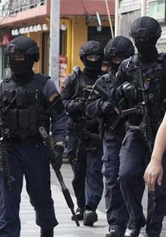 Cảnh sát Thái Lan vây bắt đối tượng mang súng ở Bangkok