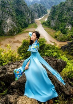 Đại sứ áo dài Việt Nam khoe bộ ảnh tuyệt đẹp trên đỉnh Hang Múa
