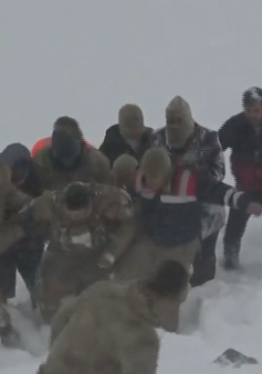 Thổ Nhĩ Kỳ nỗ lực giải cứu người mắc kẹt sau thảm họa lở tuyết