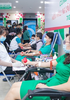 Gần 1.000 người tham gia hiến máu khắc phục thiếu máu sau Tết