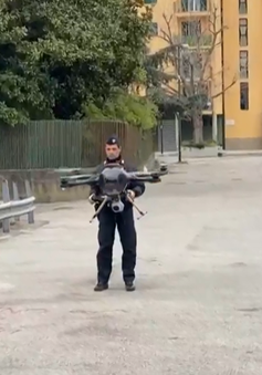 Italy: Dùng drone theo dõi người dân không chấp hành quy định ở trong nhà