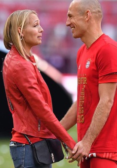 Arjen Robben tiết lộ chuyện vợ mình chiến đấu với COVID-19