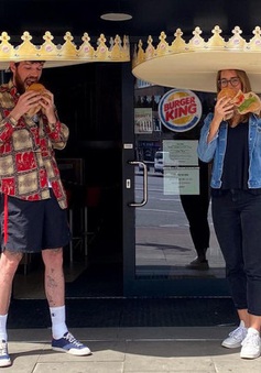 Burger King sản xuất mũ khổng lồ, khuyến khích giãn cách xã hội