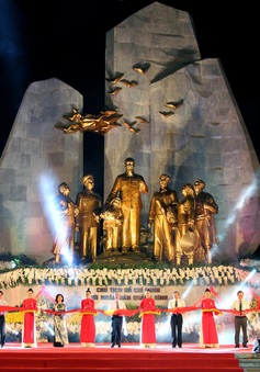 Long trọng khánh thành Tượng đài Chủ tịch Hồ Chí Minh với nhân dân Quảng Bình