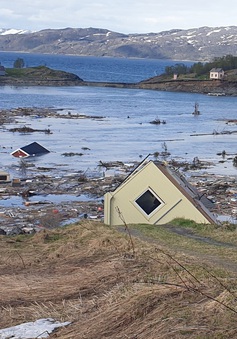 Lở đất kinh hoàng tại Na Uy, hàng loạt ngôi nhà bị cuốn ra biển
