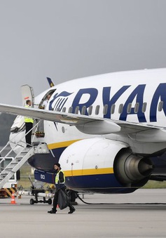 Máy bay Ryanair hạ cánh khẩn cấp do đe dọa đánh bom