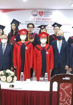 Lễ tốt nghiệp Chương trình Cử nhân quốc tế Quảng cáo, PR và Thương hiệu khóa II