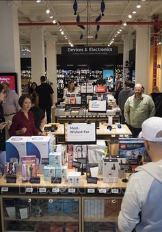 Người dân Mỹ mạnh tay chi tiêu mùa mua sắm cuối năm