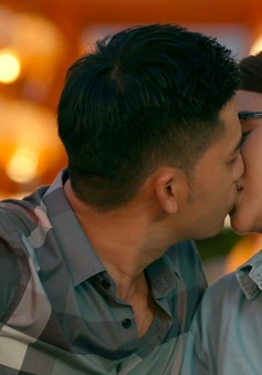 Nụ hôn ngọt ngào giữa Bảo Anh và Lương Thu Trang