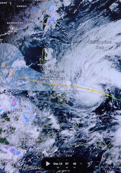 Bão nhiệt đới Rai bắt đầu đổ bộ vào Philippines