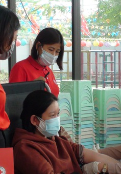 Hàng trăm người dân Hà Nội tham gia hiến máu giữa mùa dịch