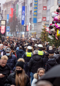 Số ca nhiễm COVID-19 có thể bùng phát trên toàn cầu do lễ hội dịp năm mới