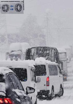 Nhật Bản hủy hơn 100 chuyến bay do tuyết rơi dày
