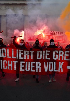 Hàng chục nghìn người tuần hành phản đối các biện pháp hạn chế ở Tây Bắc châu Âu