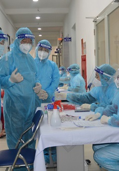 Hà Nội triển khai xét nghiệm SARS-CoV-2 cho hơn 26.000 nhân viên y tế
