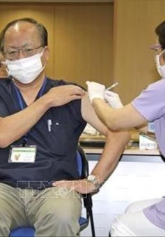 Nhật Bản tiêm vaccine cho người cao tuổi từ tháng 4