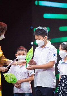 CTCP Đầu tư Thương mại Úc Việt cùng Cặp lá yêu thương "vẽ bình minh" cho trẻ em nghèo