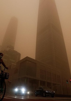 Thủ đô Bắc Kinh, Trung Quốc chìm trong cát bụi ô nhiễm