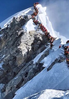 Đại dịch COVID-19 đã lây lan đến đỉnh Everest