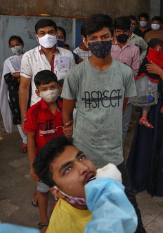 Ấn Độ ngày thứ 5 liên tiếp có số ca mắc mới cao kỷ lục, Philippines vượt mốc 1 triệu người nhiễm COVID-19