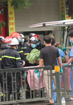 Tìm thấy 2 thi thể trong vụ cháy cửa hàng đồ sơ sinh ở phố Tôn Đức Thắng