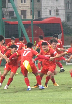 Trò chơi "rồng rắn lên mây" vui nhộn của các cầu thủ ĐT Việt Nam