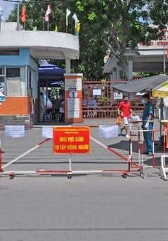 Phòng tỏa tạm thời Bệnh viện quận Tân Phú sau khi phát hiện 3 ca nghi nhiễm COVID-19 đến khám