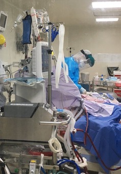 1 bác sĩ lo cho 10 bệnh nhân COVID-19: Áp lực khủng khiếp tại các bệnh viện ở  TP Hồ Chí Minh